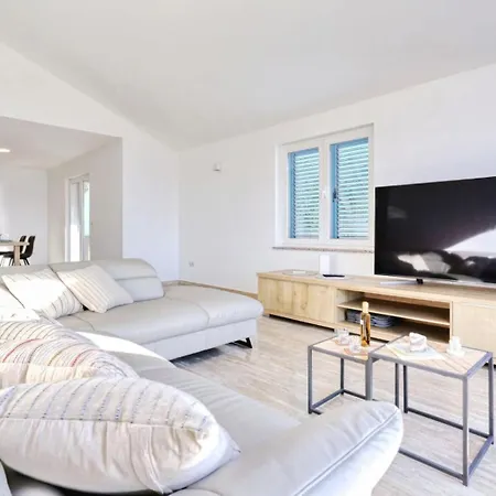 Beachfront House Victoria - Crowonder Luxury Rent Prázdninový dům *