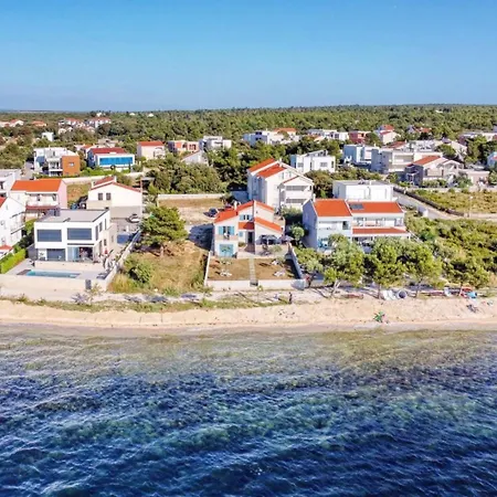 Beachfront House Victoria - Crowonder Luxury Rent
