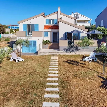 Beachfront House Victoria - Crowonder Luxury Rent Prázdninový dům *