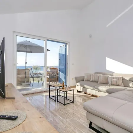 Prázdninový dům Beachfront House Victoria - Crowonder Luxury Rent *