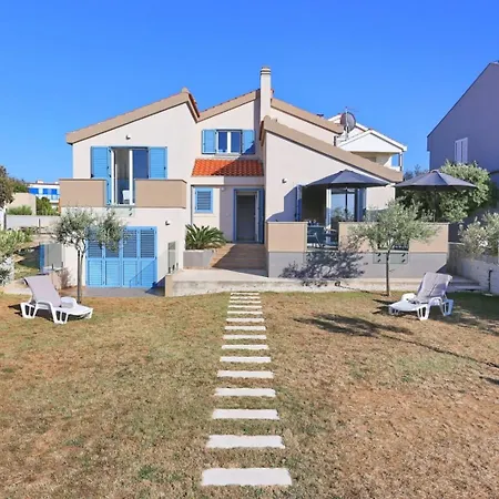 Beachfront House Victoria - Crowonder Luxury Rent Prázdninový dům Zaton (Zadar)