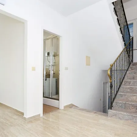 Prázdninový dům Beachfront House Victoria - Crowonder Luxury Rent