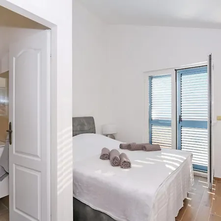 Prázdninový dům Beachfront House Victoria - Crowonder Luxury Rent *