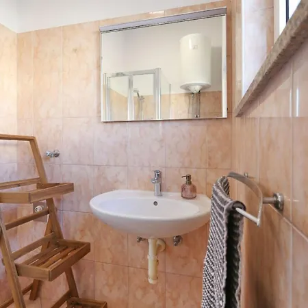 Beachfront House Victoria - Crowonder Luxury Rent