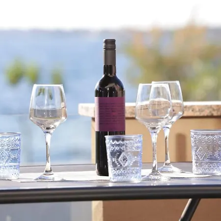 Beachfront House Victoria - Crowonder Luxury Rent Prázdninový dům *
