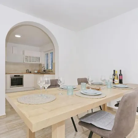 Beachfront House Victoria - Crowonder Luxury Rent *