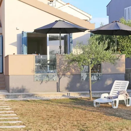 Beachfront House Victoria - Crowonder Luxury Rent Prázdninový dům *
