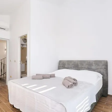 Prázdninový dům Beachfront House Victoria - Crowonder Luxury Rent