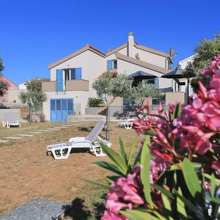 Beachfront House Victoria - Crowonder Luxury Rent Prázdninový dům *