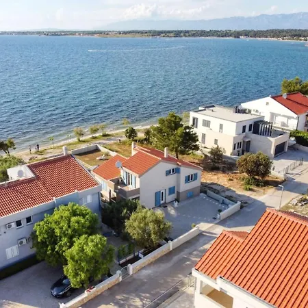 Beachfront House Victoria - Crowonder Luxury Rent *