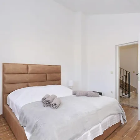 Prázdninový dům Beachfront House Victoria - Crowonder Luxury Rent *
